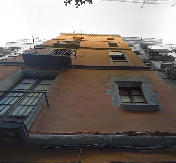 Escudellers 24 — Edificio adquirido por MK Premium en Barcelona